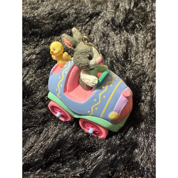 1998 Hallmark Keepsake Here Comes Easter Ornament Bunny & Chick Figurine - Picture 5 of 8